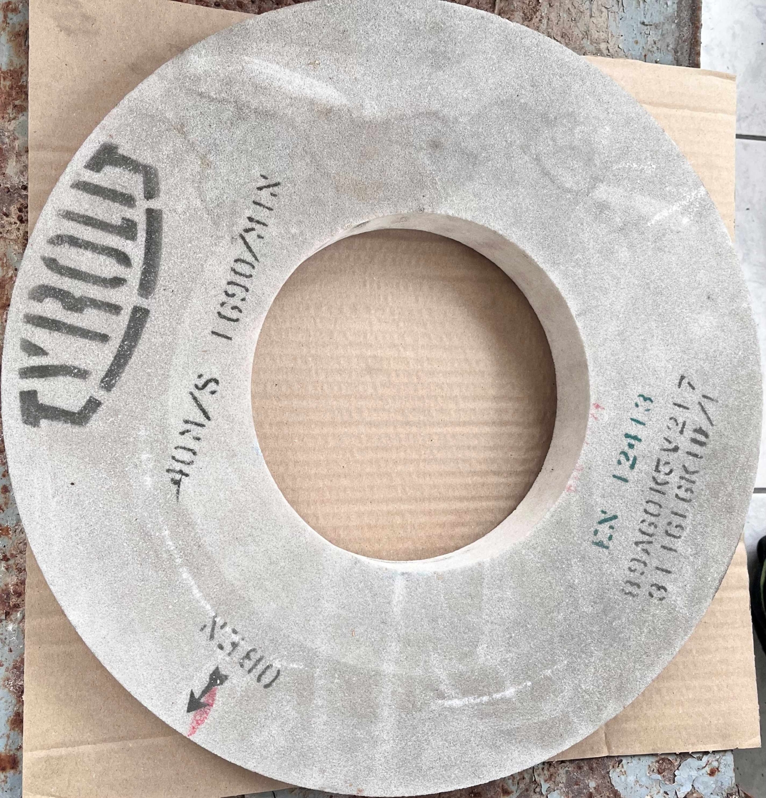 Tyrolit kerámia köszörű korong 450x40x203,2